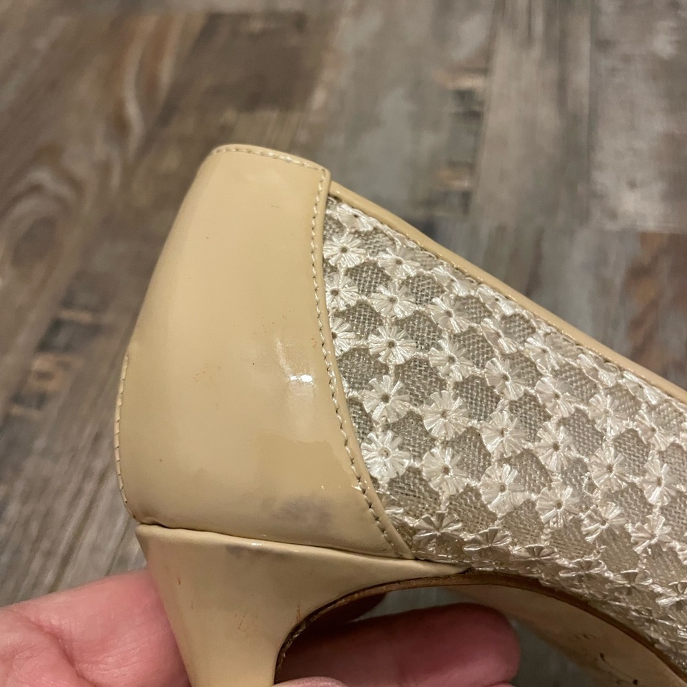 Donald J. Pliner Cream and Tan Lace Stiletto Pumps, Size 6.5M - Picture 11 of 14